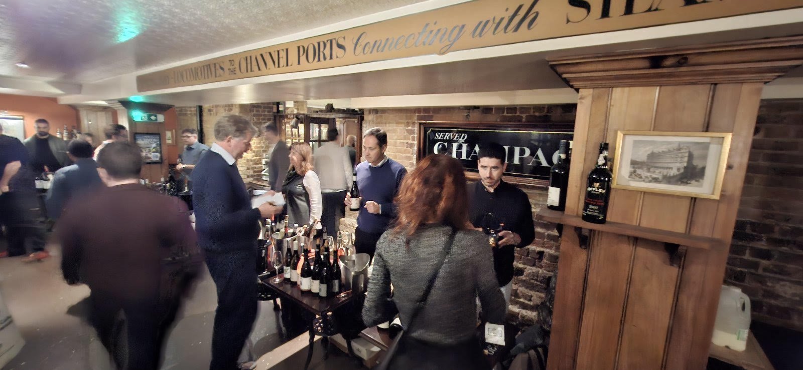 Εντυπωσίασε η Περιφέρεια Θεσσαλίας παρουσιάζοντας τα κρασιά της στο Λονδίνο (φωτο)