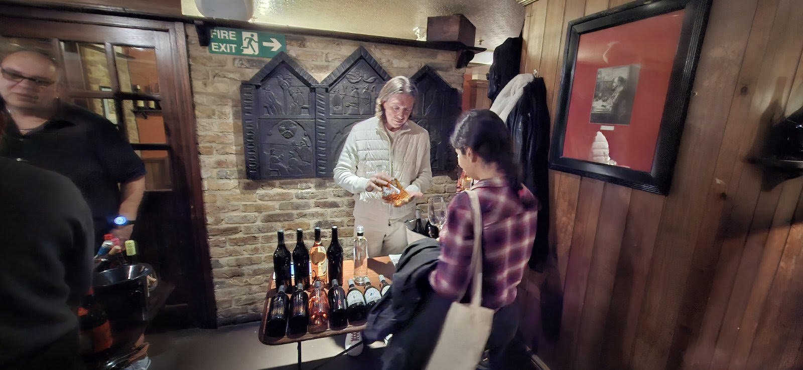 Εντυπωσίασε η Περιφέρεια Θεσσαλίας παρουσιάζοντας τα κρασιά της στο Λονδίνο (φωτο)