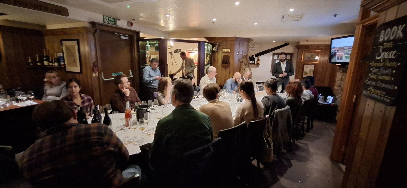 Εντυπωσίασε η Περιφέρεια Θεσσαλίας παρουσιάζοντας τα κρασιά της στο Λονδίνο (φωτο)