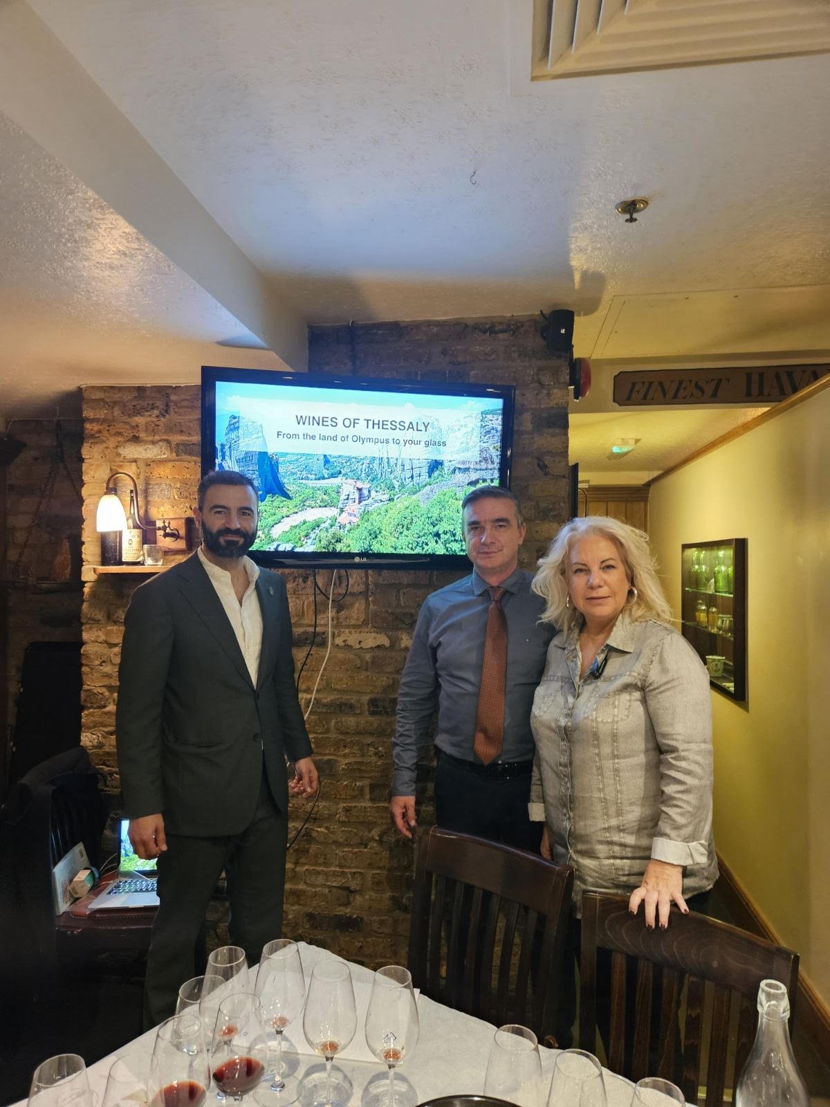Εντυπωσίασε η Περιφέρεια Θεσσαλίας παρουσιάζοντας τα κρασιά της στο Λονδίνο (φωτο)