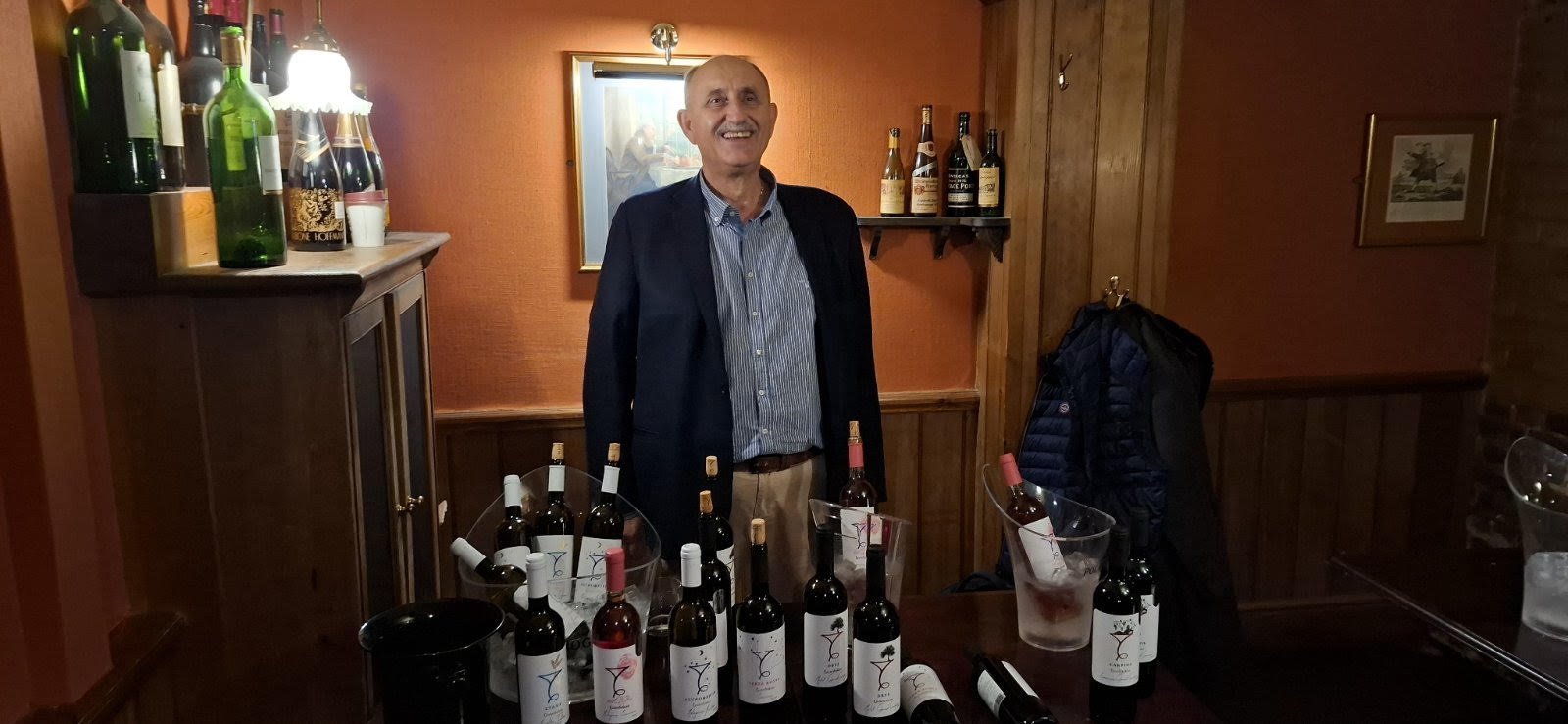 Εντυπωσίασε η Περιφέρεια Θεσσαλίας παρουσιάζοντας τα κρασιά της στο Λονδίνο (φωτο)