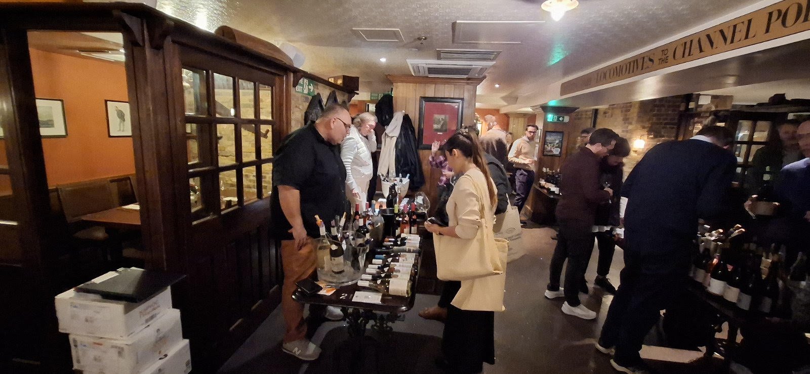 Εντυπωσίασε η Περιφέρεια Θεσσαλίας παρουσιάζοντας τα κρασιά της στο Λονδίνο (φωτο)