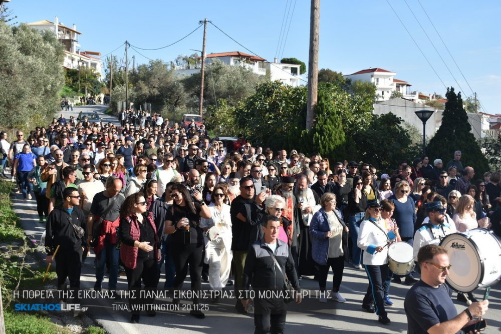 ΦΩΤΟΡΕΠΟΡΤΑΖ : Χέρι - Χέρι, Βήμα - Βήμα η Παναγία επέστρεψε στο σπίτι της 
