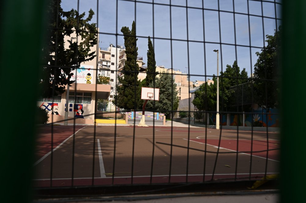 Τραγωδία στον Πειραιά: 30 λεπτά πάλευαν στο νοσοκομείο για να σώσουν την 13χρονη που πνίγηκε με τοστ – «Μου ‘φαγαν το παιδί» ούρλιαζε ο πατέρας της 