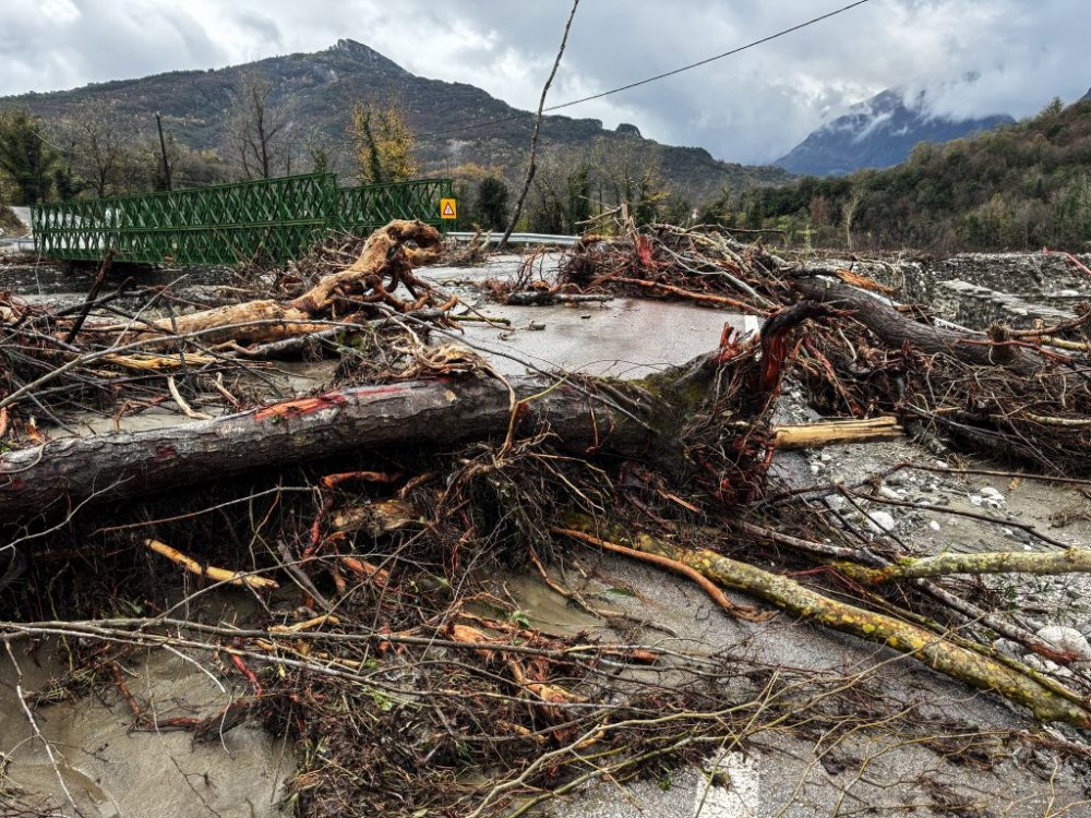 Εικόνες Αποκάλυψης στην Ήπειρο: Βυθισμένα σπίτια στη λάσπη και κατεστραμμένοι δρόμοι από τις κατολισθήσεις