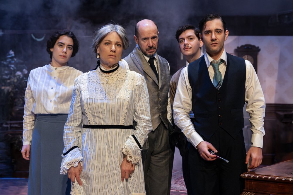 Με Ταξίδι μιας Μεγάλης Μέρας μέσα στη Νύχτα και Ευγένιο Ο’ Νηλ  ξεκινά η θεατρική περίοδος 2025 – 2026 του Δη.Πε.Θε. Βόλου