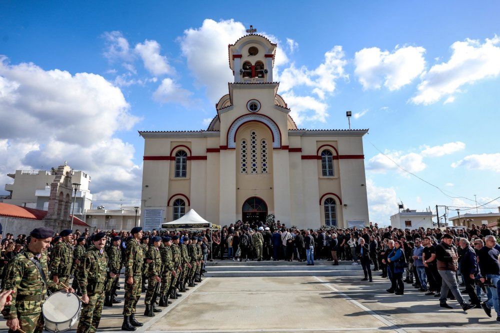 Τραγωδία σε πεδίο βολής στη Ρόδο: Σε κλίμα οδύνης η κηδεία του 19χρονου στην Κρήτη