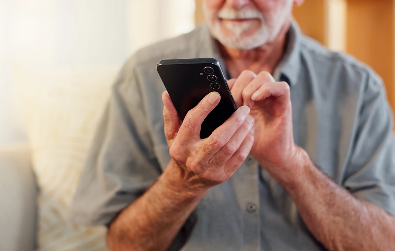 Στυλίδα: 65χρονος έδειχνε σε ταβέρνα φωτογραφία γυμνής γυναίκας – Στο διπλανό τραπέζι καθόταν ο αδερφός της