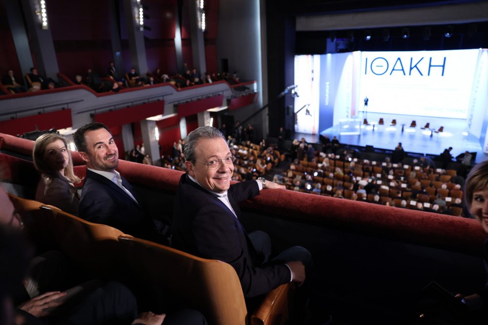 Παρουσίαση βιβλίου Τσίπρα: Στο θέατρο Παλλάς ο Σωκράτης Φάμελλος και ο Αλέξης Χαρίτσης