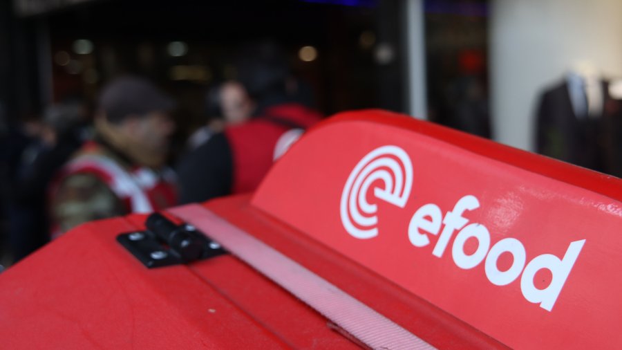 E-food: Έδωσε μπόνους 70% στους διανομείς για να βγουν στην καταιγίδα και το “μάζεψε” αμέσως