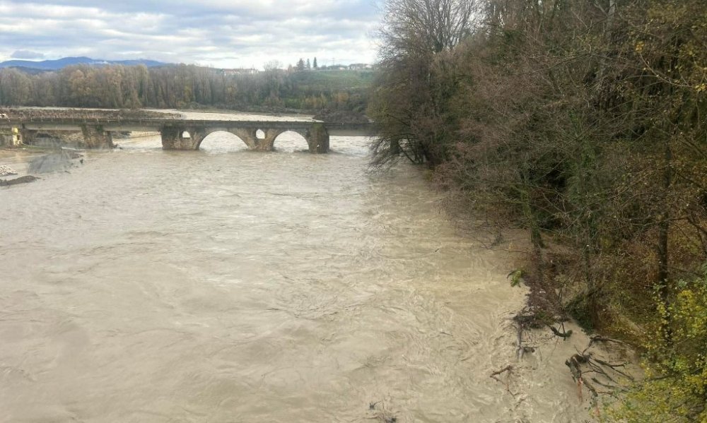 Ο Byron σφυροκοπά τη χώρα – Δρόμοι ποτάμια, σπίτια πλημμυρισμένα και εγκλωβισμένοι πολίτες