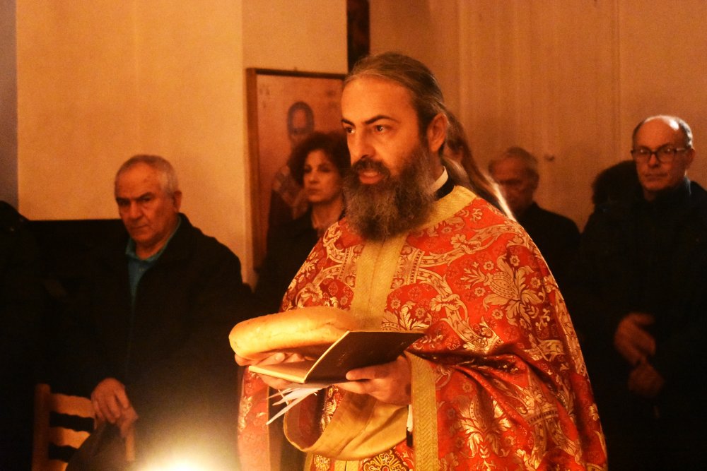 Με βαθύ σεβασμό και αίσθημα αγάπης, ευχόμαστε εγκάρδια στον εορτάζοντα πατέρα μας, π. Νικόλαο Σταματά, χρόνια πολλά και ευλογημένα