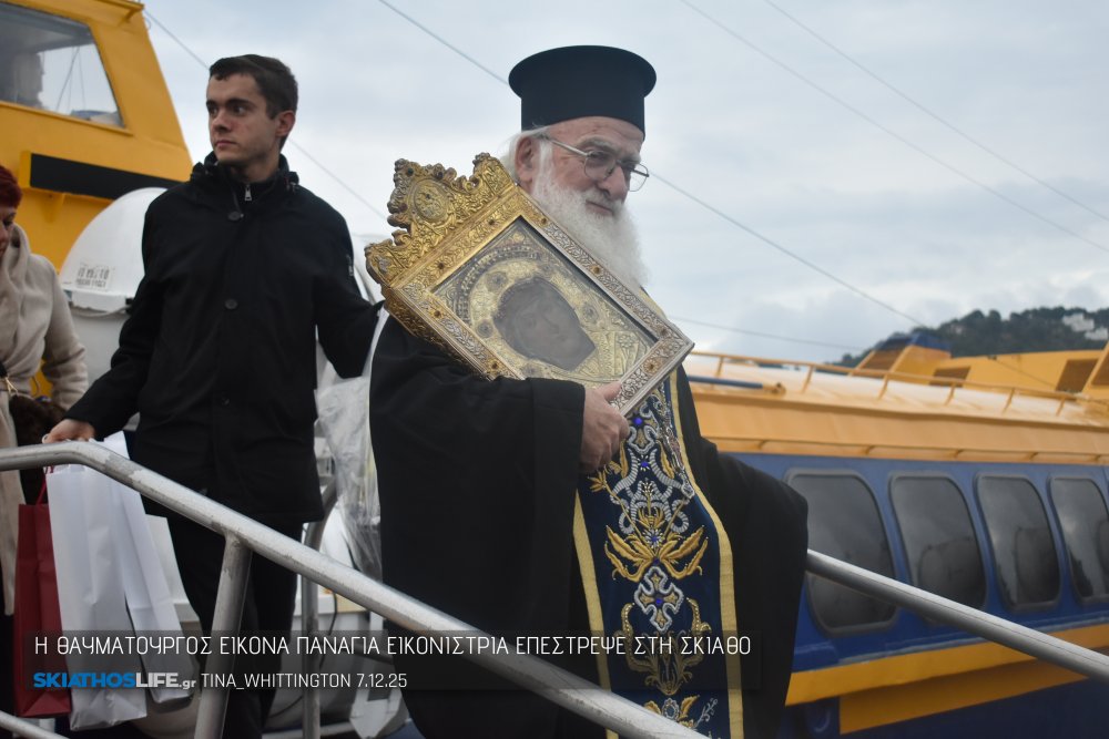 Eπέστρεψε η Θαυματουργός Εικόνα της Παναγίας Εικονίστριας στη Σκιάθο (φωτο)