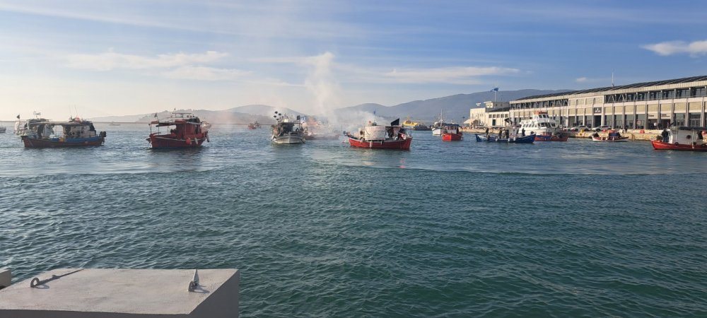 Δυναμική συμμετοχή στην πανθεσσαλική αγροτική κινητοποίηση στο λιμάνι από τους αλιείς της Μαγνησίας