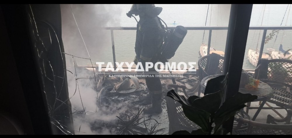 Καπνοί και πανικός στην παραλία Βόλου από φωτιά σε διαμέρισμα – Σκηνές αγωνίας μέχρι την κατάσβεση