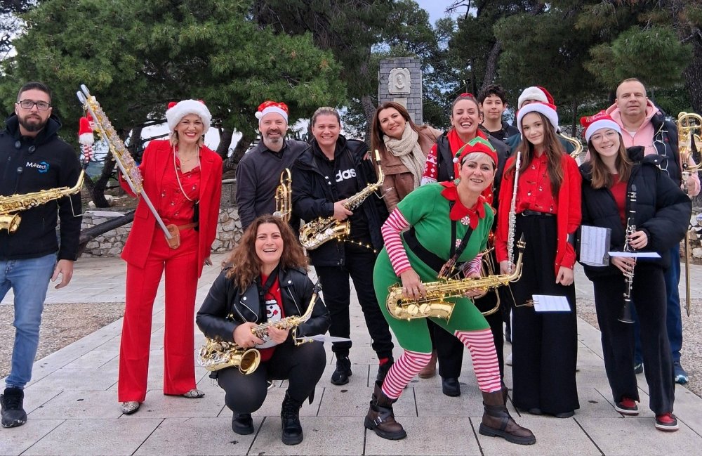 ΧΡΙΣΤΟΥΓΕΝΝΑ : Όταν τα καλντερίμια της Σκιάθου γίνονται μουσική (φωτο&video)