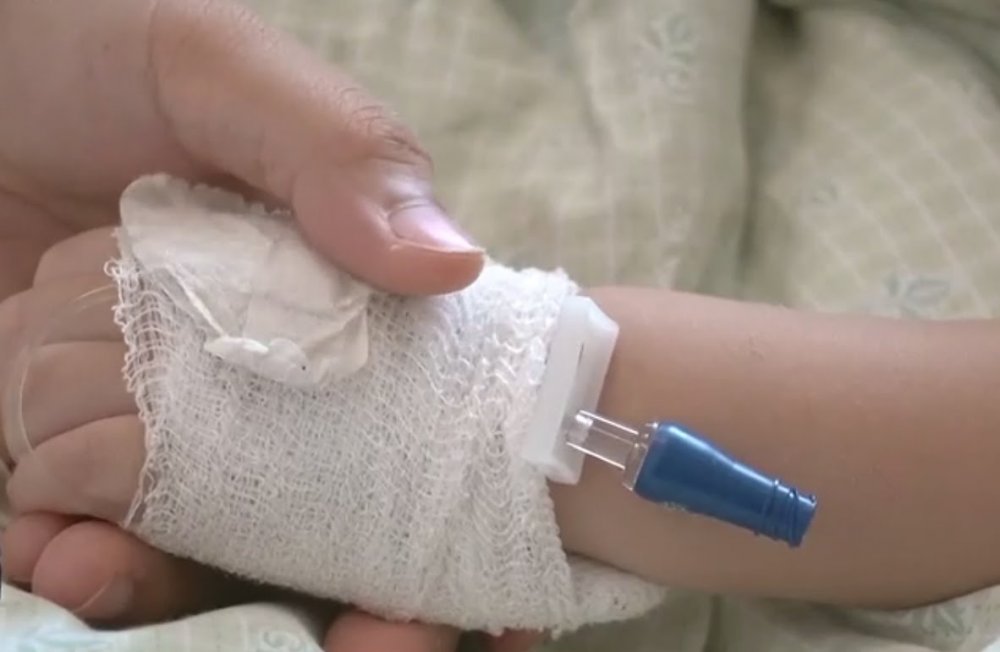 «Ξύπνησε» από τον λήθαργο το 3χρονο παιδί που παρουσίασε εγκεφαλίτιδα από επιπλοκή της γρίπης