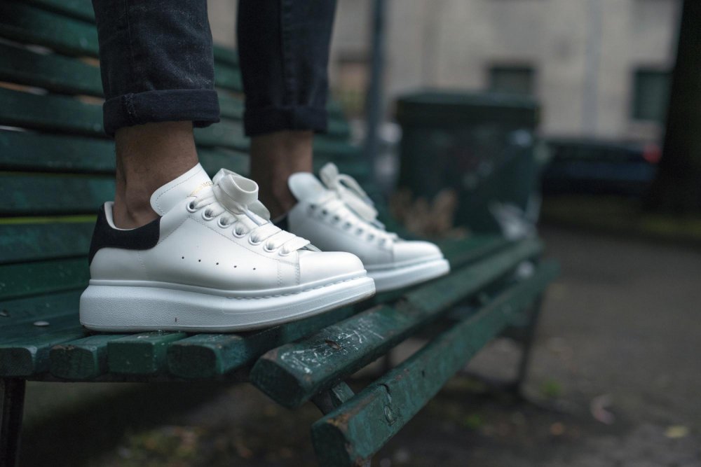 Πώς Ξεμυρίζουν τα Αθλητικά Παπούτσια: 4+1 Αποτελεσματικοί Τρόποι για Φρεσκάδα