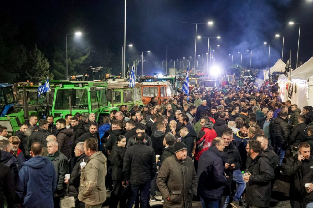 Οι αγρότες κόβουν την Ελλάδα στα δύο - Κλείνουν τα Τέμπη