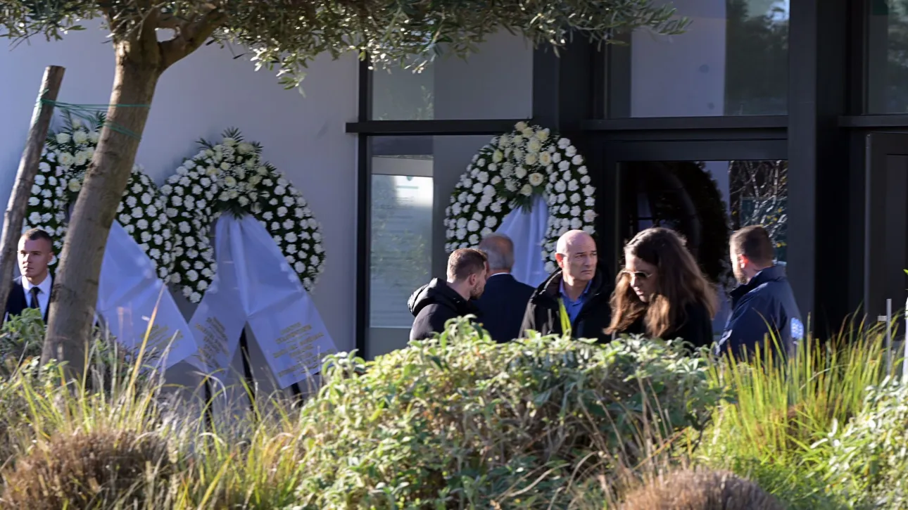 Το τελευταίο αντίο στον Γιώργο Παπαδάκη στο αποτεφρωτήριο Ριτσώνας - Η επιθυμία της οικογένειας