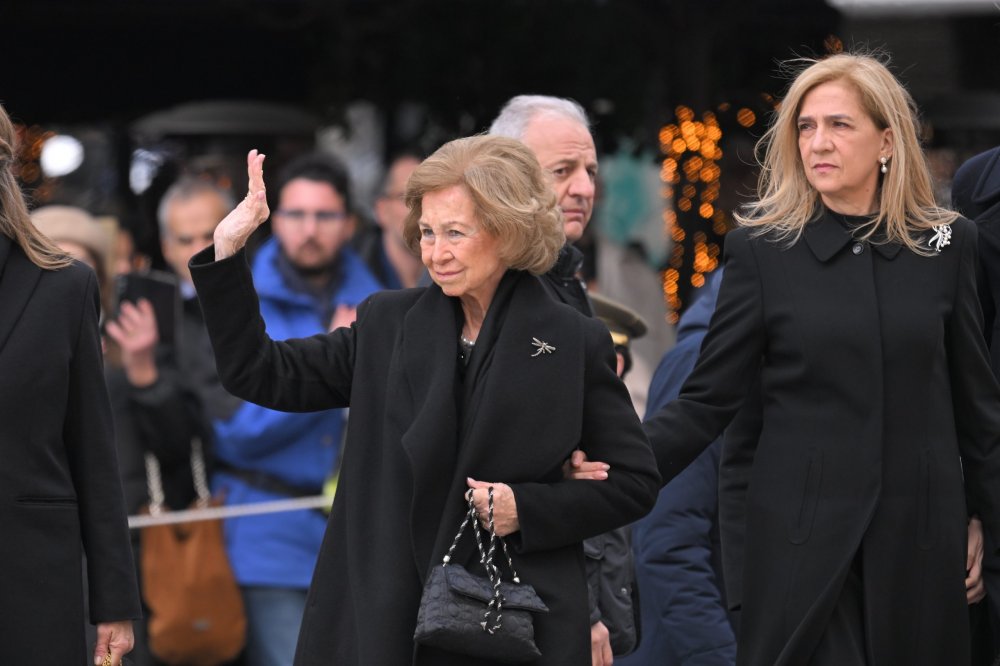 Κηδεία πριγκίπισσας Ειρήνης: Το τελευταίο «αντίο» στη Μητρόπολη Αθηνών – Η οικογένεια Ντε Γκρες συνόδευσε τη σορό