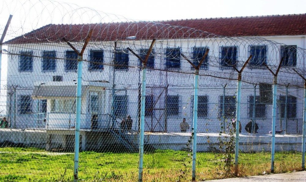 Επεισόδια στην Κασσαβέτεια – Κρατούμενοι έβαλαν φωτιά σε στρώματα – Στο Αχιλλοπούλειο 11 ανήλικοι