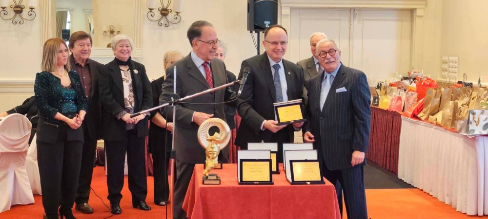 Διπλή βράβευση Μπασδάνη από τους συνταξιούχους εμπόρους της Μαγνησίας