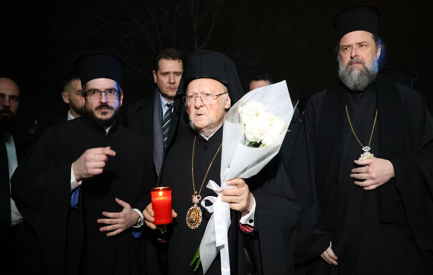 Με δάκρυα στα μάτια ο Βαρθολομαίος έξω από την Τούμπα: «Δυσβάσταχτος ο πόνος»