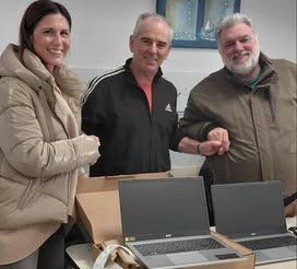 Δωρεά δύο LapTop για τους εκπαιδευτικούς του 1ου Δ.Σ. Σκιάθου από την Ένωση Ξενοδόχων του νησιού