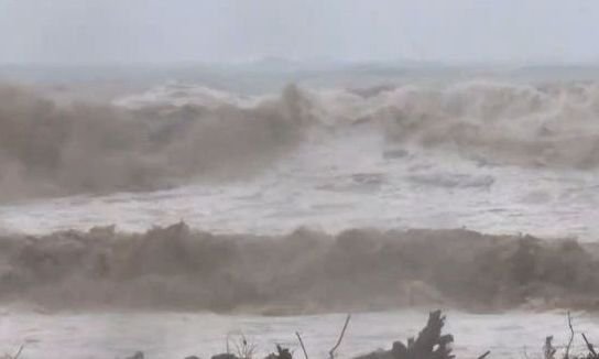 Κακοκαιρία: Προβλήματα από τις έντονες βροχοπτώσεις σε Λάρισα, Κεφαλονιά, Σαντορίνη