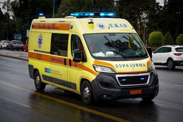 Γυναίκα νεκρή στα Τρίκαλα μετά από πτώση από πρώτο όροφο πολυκατοικίας