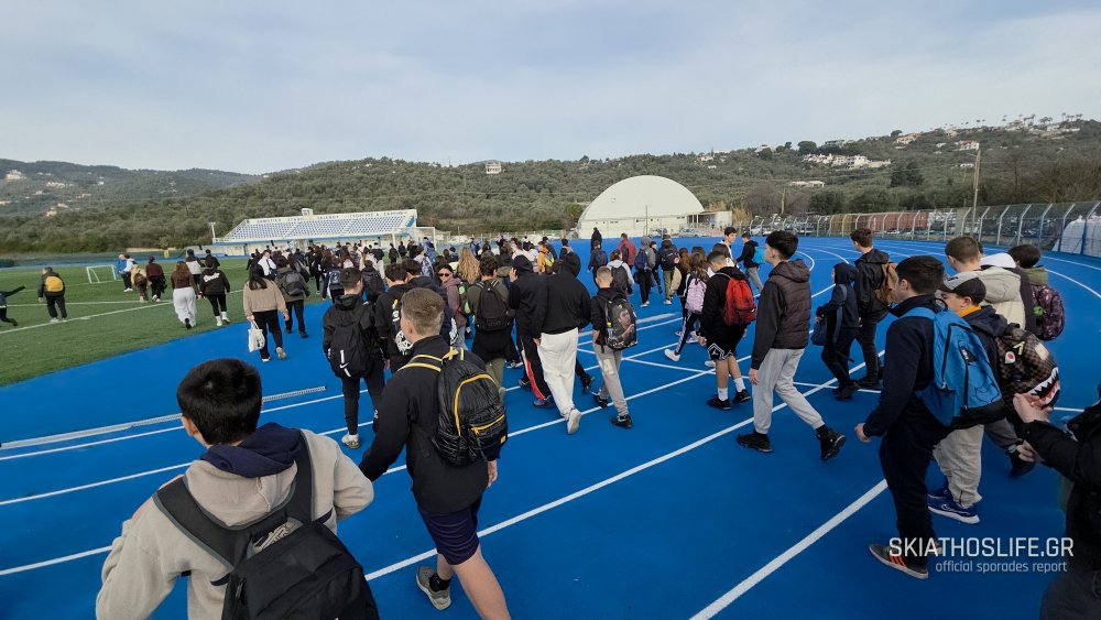 ΔΗΜΟΣ ΣΚΙΑΘΟΥ : Τα παιδιά εγκαινίασαν το έργο στο Δημοτικό Γήπεδο Σκιάθου “Γεώργιος Α. Σαρρής” (φωτο)