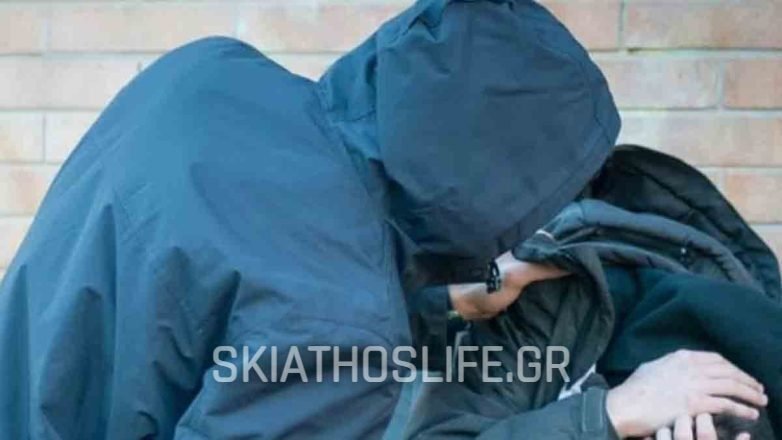 -ΑΠΟΚΛΕΙΣΤΙΚΟ - ΣΚΙΑΘΟΣ: Ήρθαν στα χέρια μετά από λογομαχία στο κέντρο του νησιού