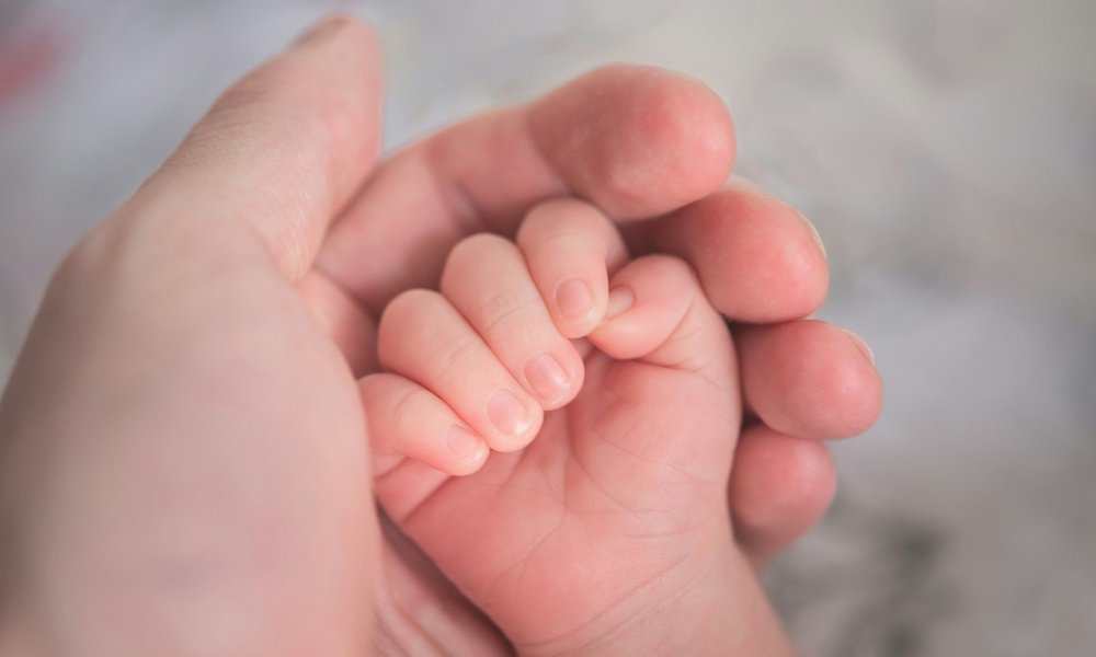 Θαύμα. Οι γιατροί επανέφεραν το 2 ετών κοριτσάκι αλλά παραμένει διασωληνωμένο