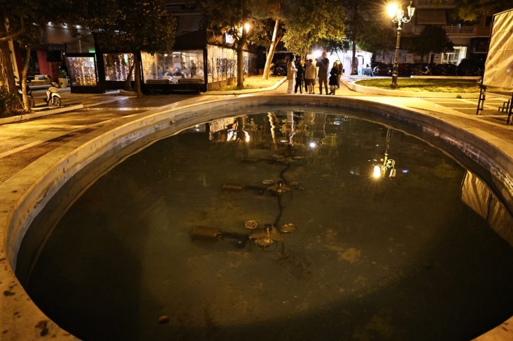 Σε κρίσιμη κατάσταση στη ΜΕΘ το κοριτσάκι που έπεσε σε σιντριβάνι στην Καλλιθέα – Στον εισαγγελέα σήμερα οι γονείς του