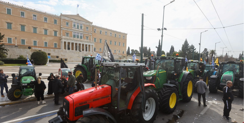 Αγρότες: «Μπλόκο» στο Σύνταγμα με δεκάδες τρακτέρ – Ποιοι δρόμοι θα κλείσουν