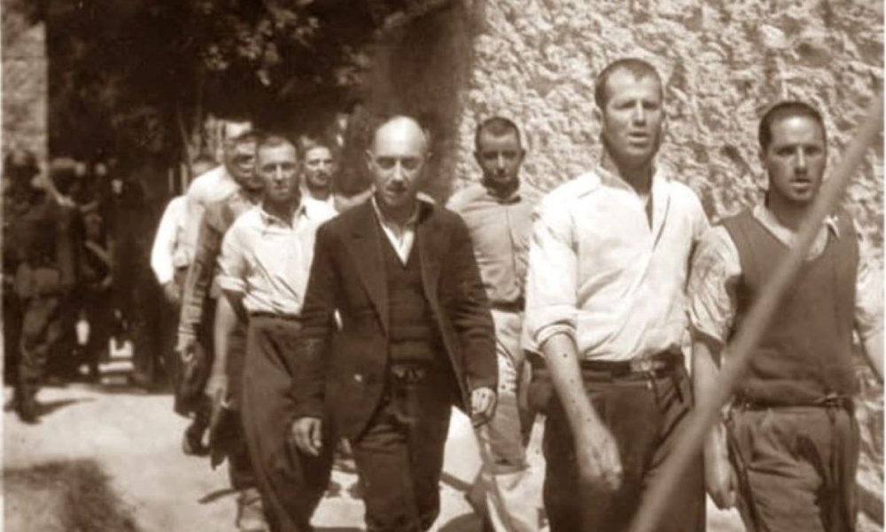 Καισαριανή: Ο ψηλός και το γελαστό παιδί – Οι πρώτες ταυτοποιήσεις από τα ντοκουμέντα της εκτέλεσης