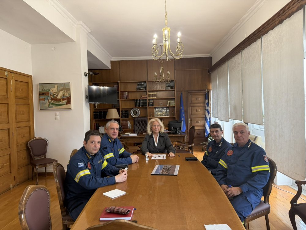 Συνάντηση της Αντιπεριφερειάρχη Π.Ε. Μαγνησίας & Σποράδων με στελέχη της Πυροσβεστικής Υπηρεσίας