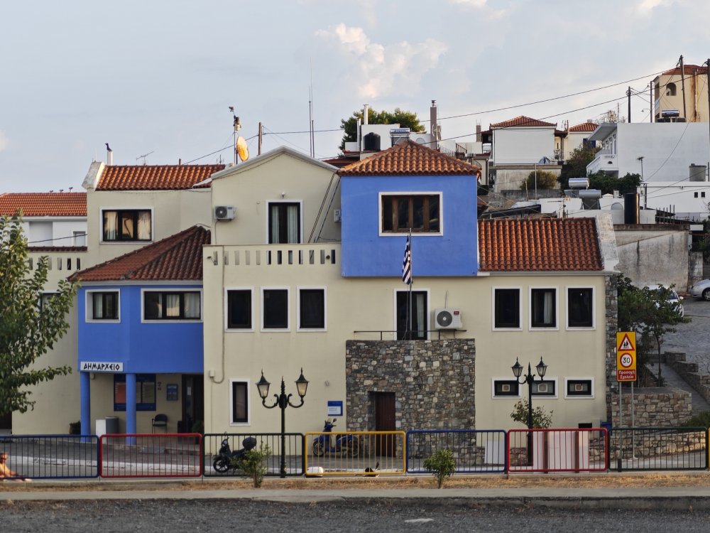 Αντιδράσεις για τη δωρεά διάθεση αποκριάτικων στολών στην Αλόννησο