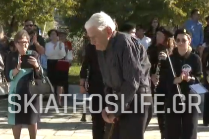 Με βαθιά συγκίνηση η τοπική κοινωνία της Σκιάθου αποχαιρετά τον Απόστολο Τσολοβίκο