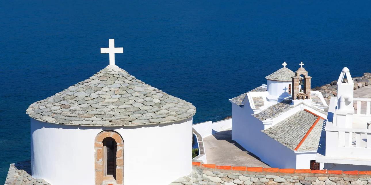 ΣΚΟΠΕΛΟΣ : Το ελληνικό νησί που αφήνει ανεξίτηλο αποτύπωμα στον επισκέπτη - 4σέλιδο αφιέρωμα του γαλλικού En Voyage