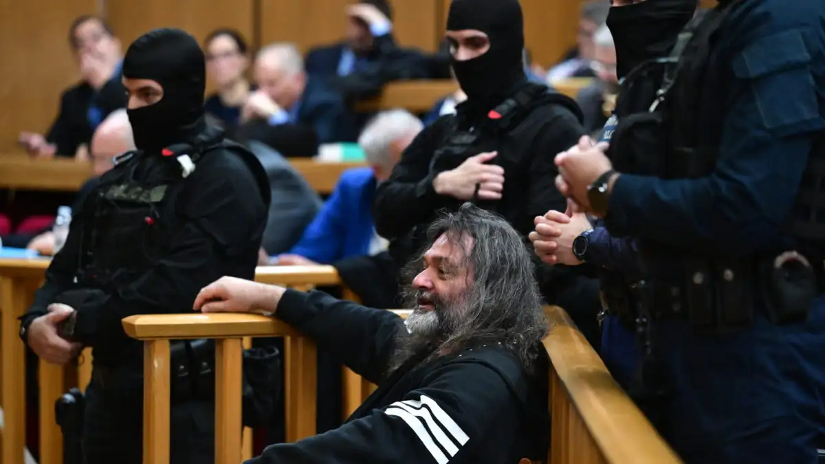 Εξελίξεις στη δίκη της Χρυσής Αυγής: Η εισαγγελέας πρότεινε την απόρριψη όλων των ελαφρυντικών – Ένταση με τον Λαγό στο δικαστήριο