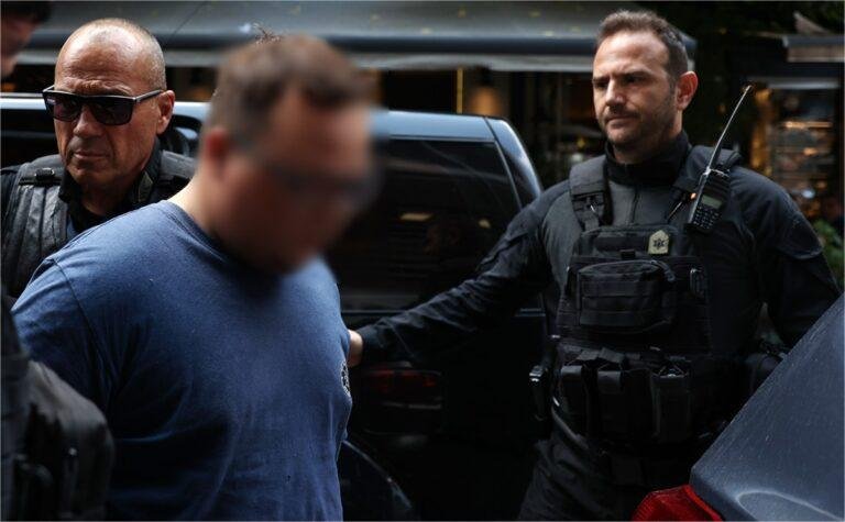 Ξεκίνησε η δίκη του 22χρονου μητροκτόνου για το έγκλημα που συγκλόνισε τη Λάρισα