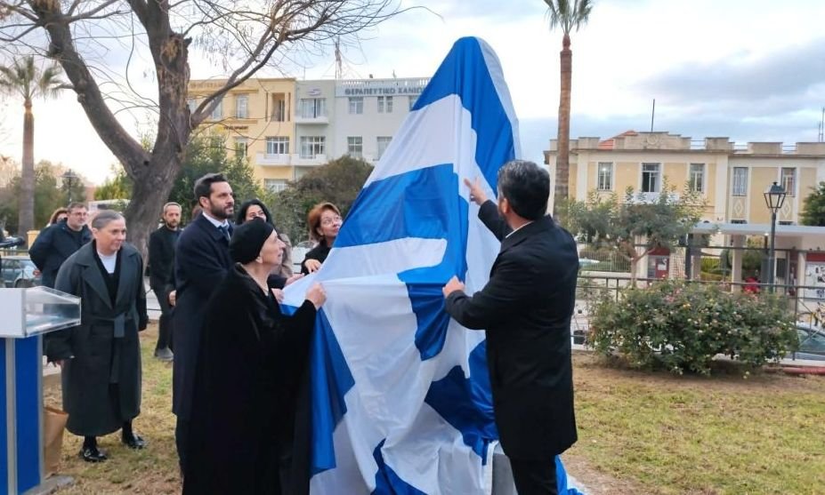 Χανιά: Mε συγκίνηση τα αποκαλυπτήρια της προτομής του Νίκου Ξυλούρη