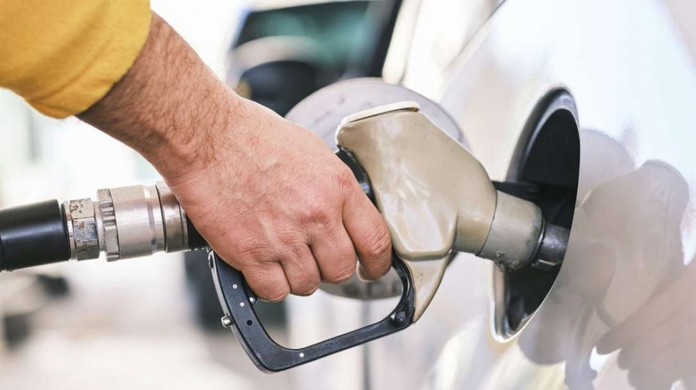Πάνω από τα 2 ευρώ το λίτρο η μέση τιμή της βενζίνης στο τέλος Μαρτίου