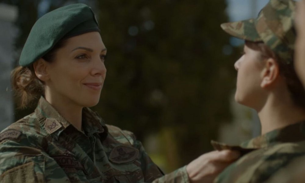 Γυναίκες στο χακί: Ξεκινά η εθελοντική στράτευση - Οι ηλικίες κατάταξης και τα προνόμια | επίκεντρο το Κέντρο Εκπαίδευσης Υλικού Πολέμου στη Λαμία