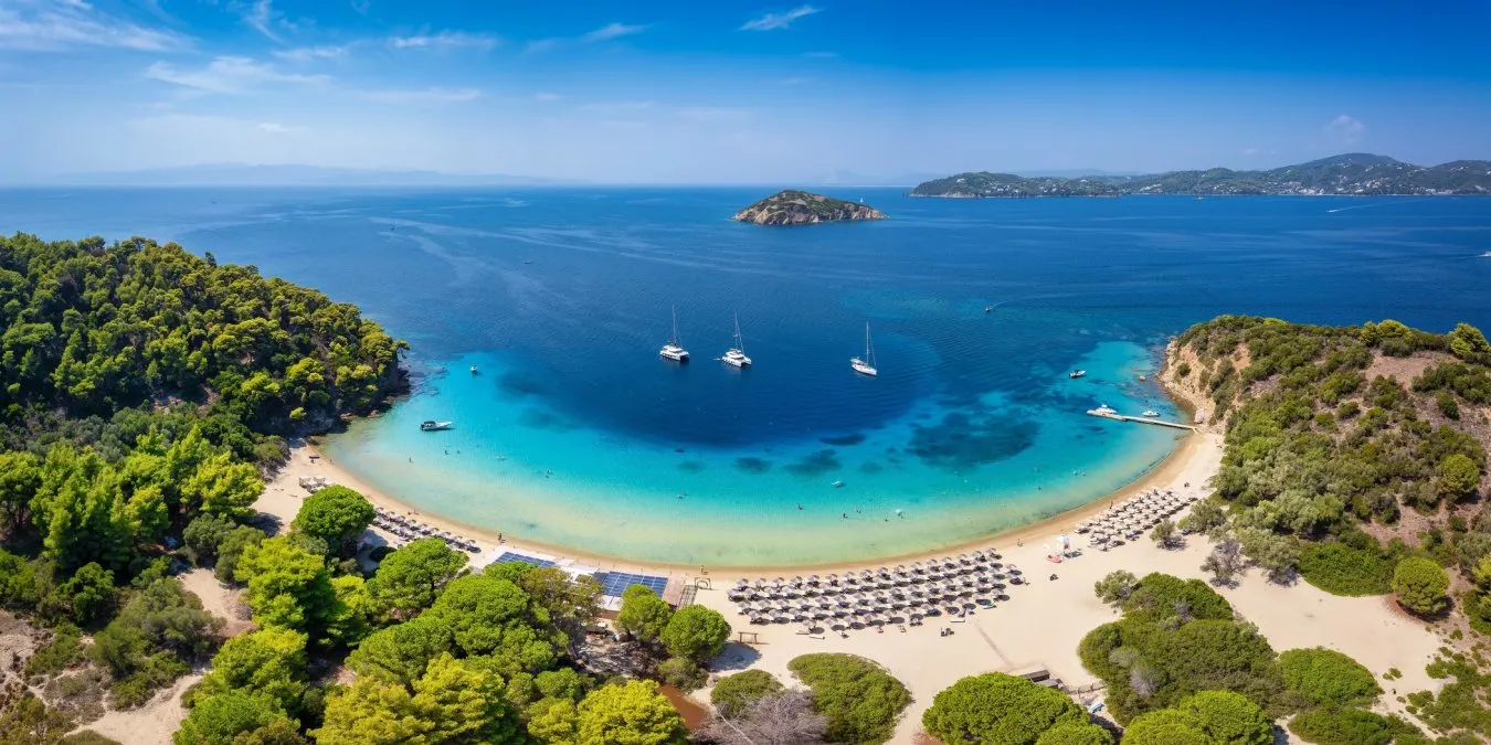 Η ΣΚΙΑΘΟΣ ΣΤΑ ΚΟΡΥΦΑΙΑ ΝΗΣΙΑ ΤΗΣ ΕΥΡΩΠΗΣ : Το ελληνικό νησί με τις απέραντες αμμουδιές που μπήκε στα 12 κορυφαία της Ευρώπης