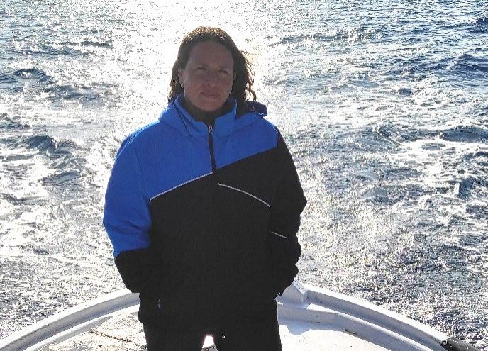 Κάθε αυγή πριν ξυπνήσει ο ήλιος τα καΐκια σαρώνουν τα κύματα και η θάλασσα τραγουδάει μαζί μας τους ψίθυρους των παλιών ψαράδων