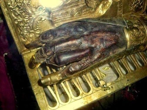 Στον Βόλο η άφθαρτη δεξιά χείρα του Αγίου Χαραλάμπους από τα Καλάβρυτα 