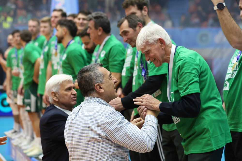 Με επιτυχία στέφτηκε το final 4 volley ανδρών στη Λάρισα Η Ομοσπονδία Πετοσφαίρισης βράβευσε την Περιφέρεια Θεσσαλίας